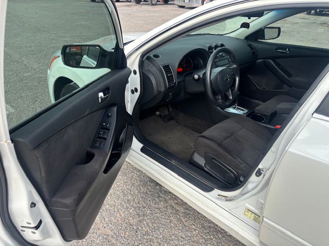 2012 Nissan Altima Image 9