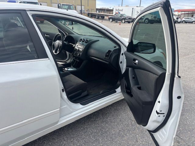 2012 Nissan Altima Image 10