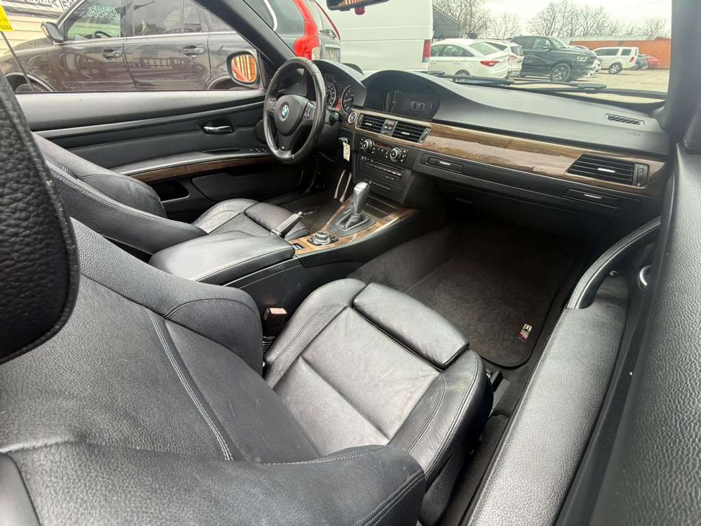 2011 BMW 3 Series Image 12