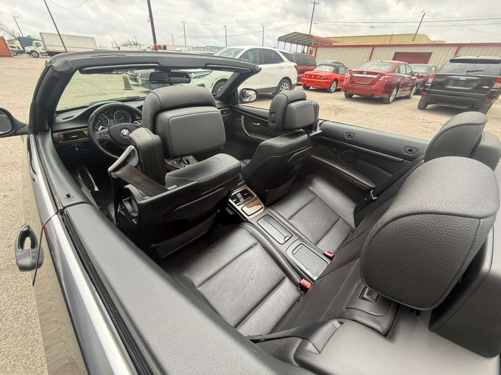 2011 BMW 3 Series Image 14