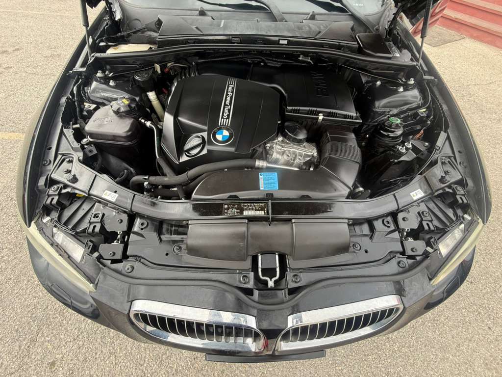 2011 BMW 3 Series Image 15