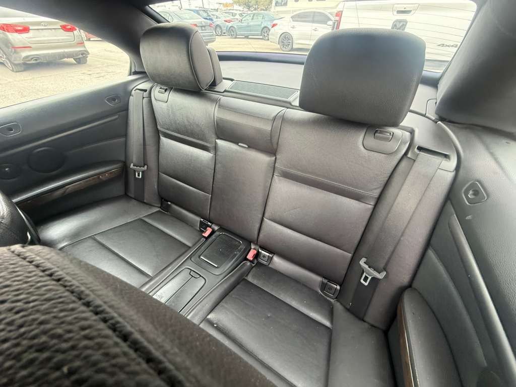 2011 BMW 3 Series Image 16