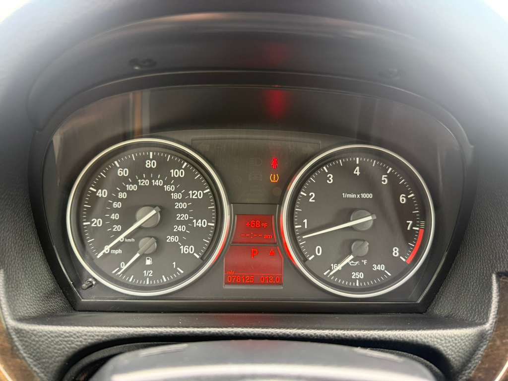 2011 BMW 3 Series Image 19