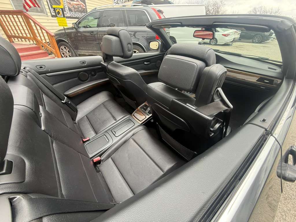 2011 BMW 3 Series Image 11