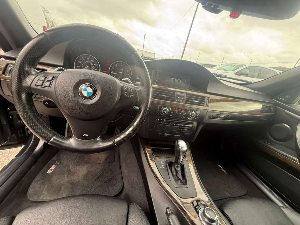 2011 BMW 3 Series Image 17