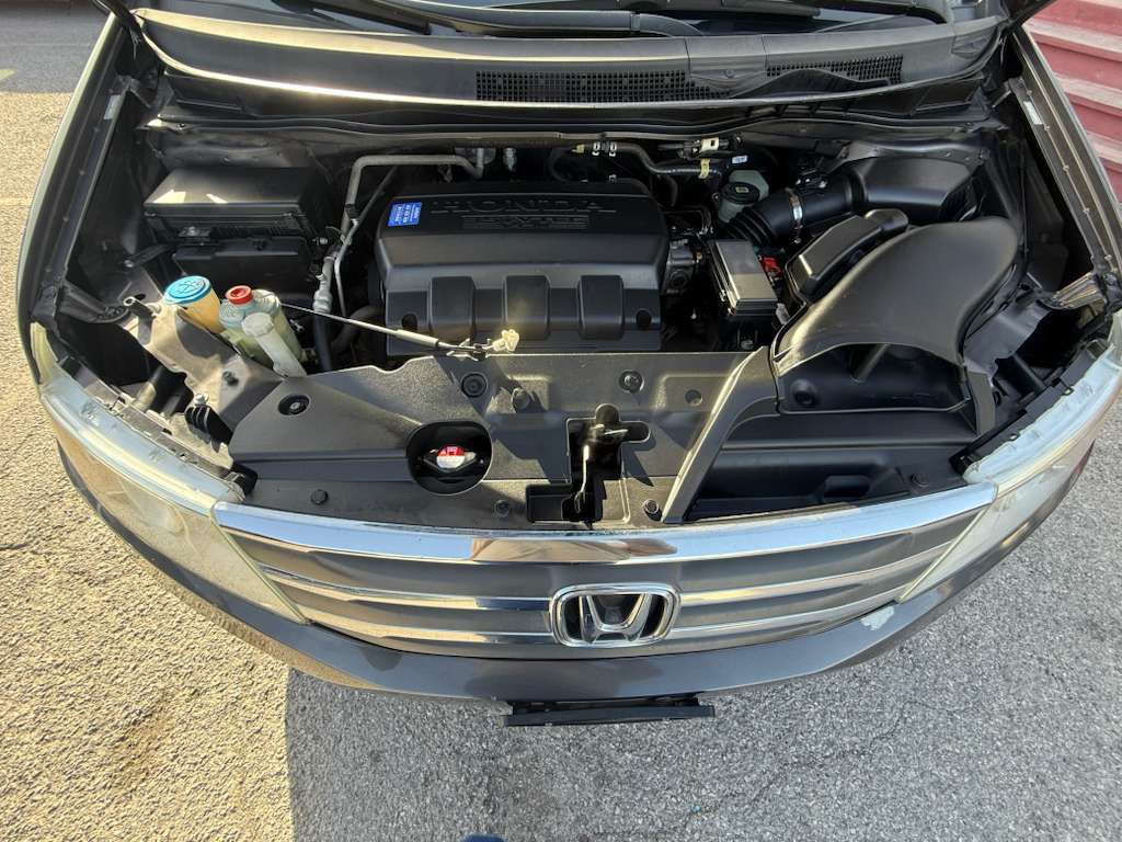 2012 Honda Odyssey Image 16