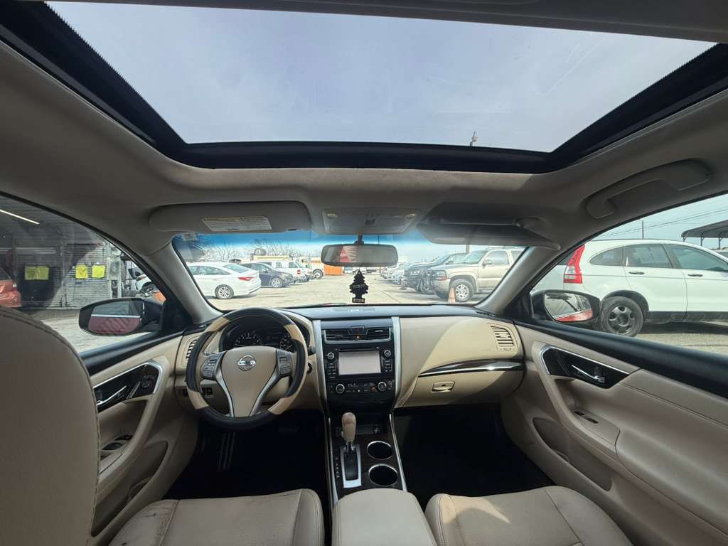 2015 Nissan Altima Image 9
