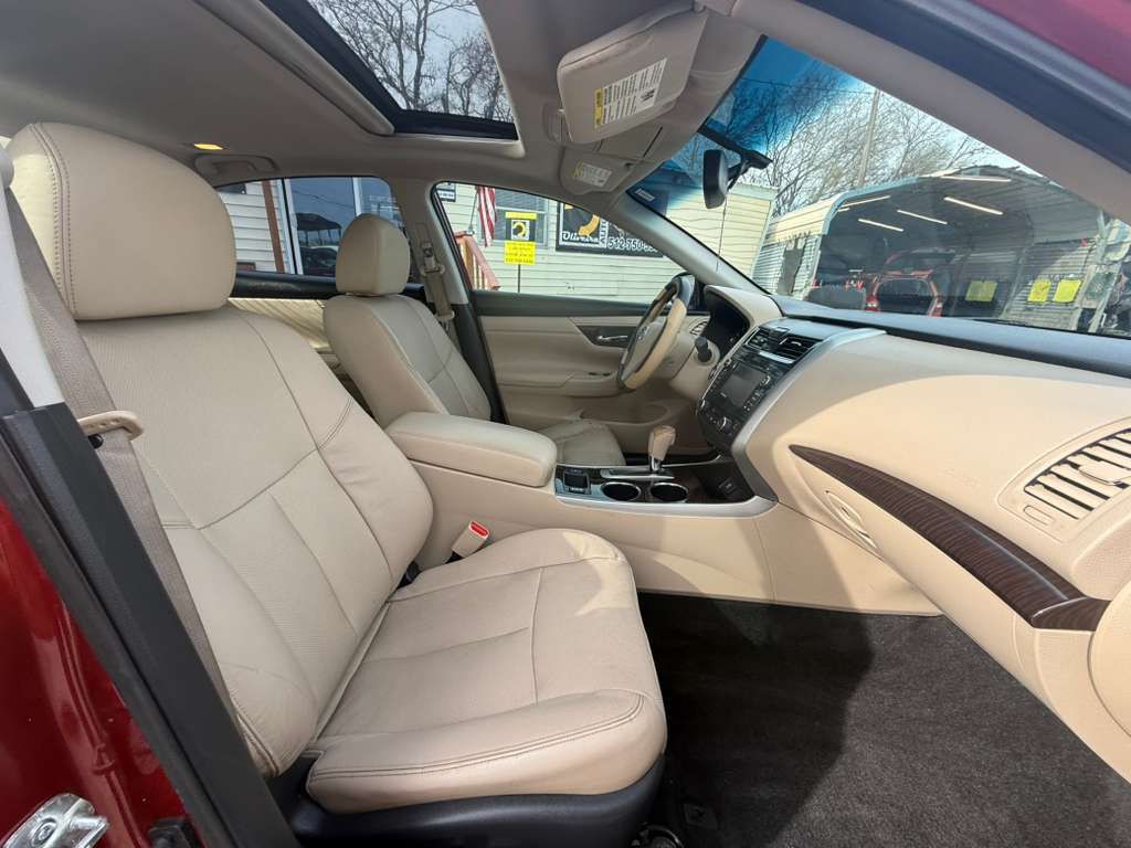 2015 Nissan Altima Image 10