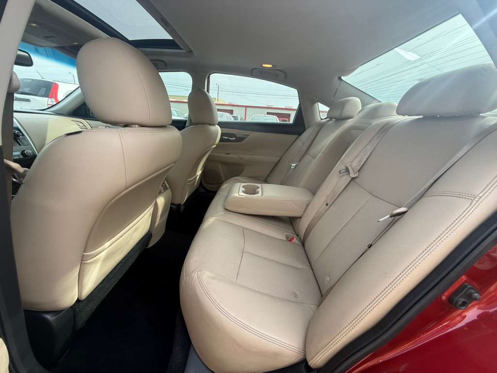 2015 Nissan Altima Image 12