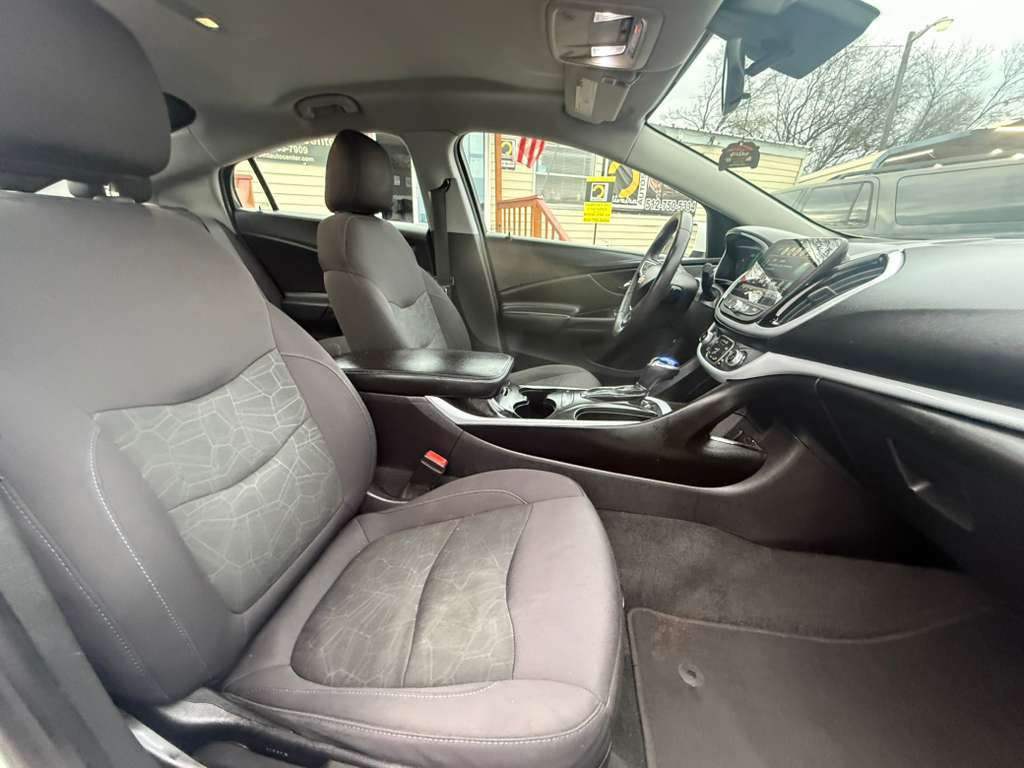 2017 Chevrolet Volt Image 17