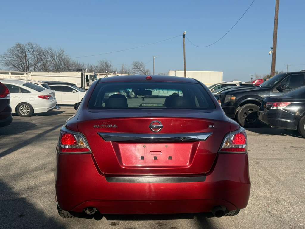 2015 Nissan Altima Image 8