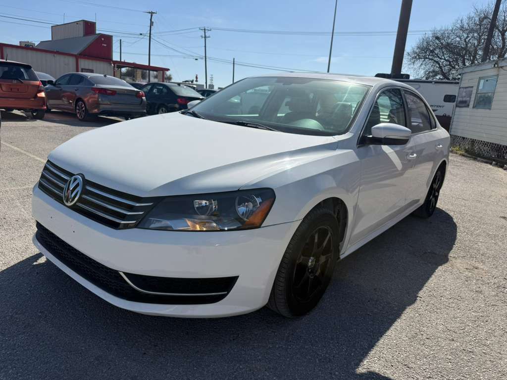 2012 Volkswagen Passat Image 2