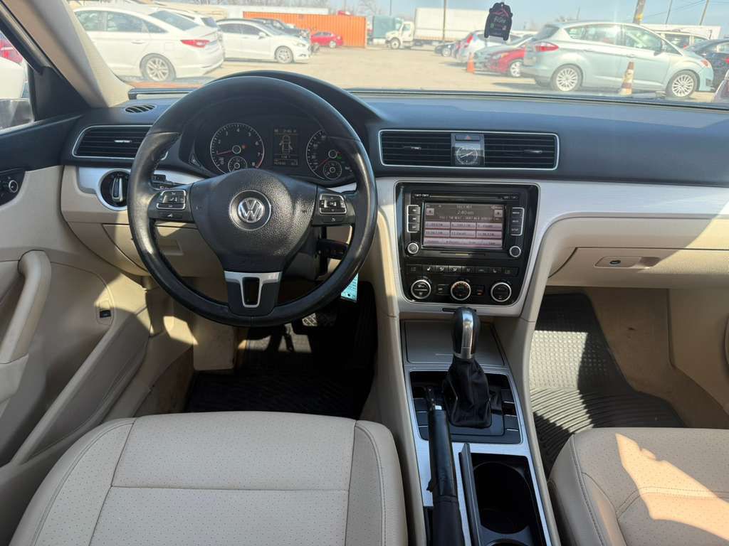 2012 Volkswagen Passat Image 10