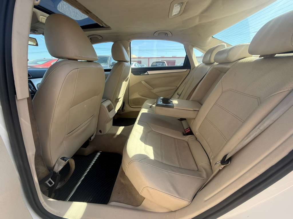 2012 Volkswagen Passat Image 12