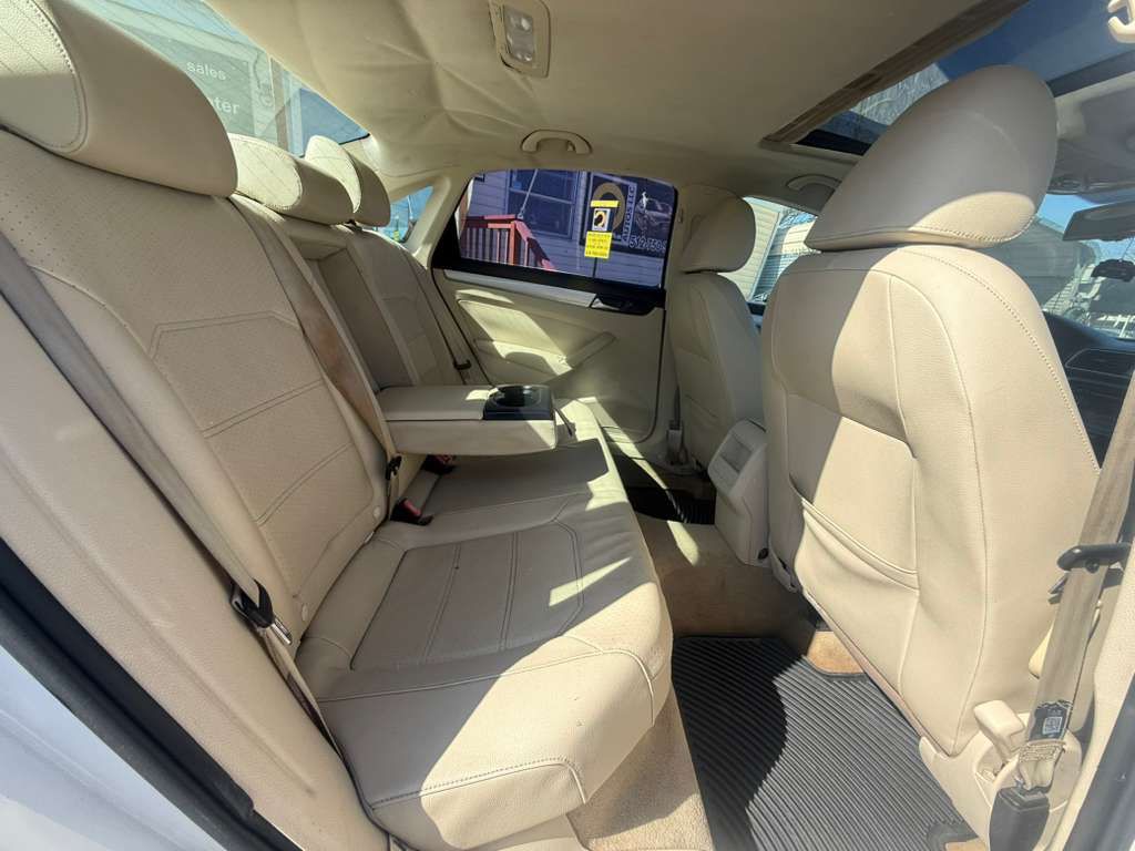 2012 Volkswagen Passat Image 13