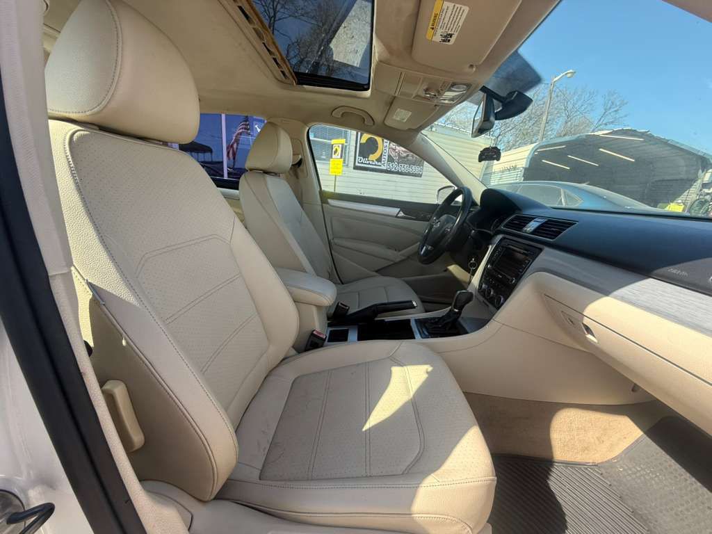 2012 Volkswagen Passat Image 14