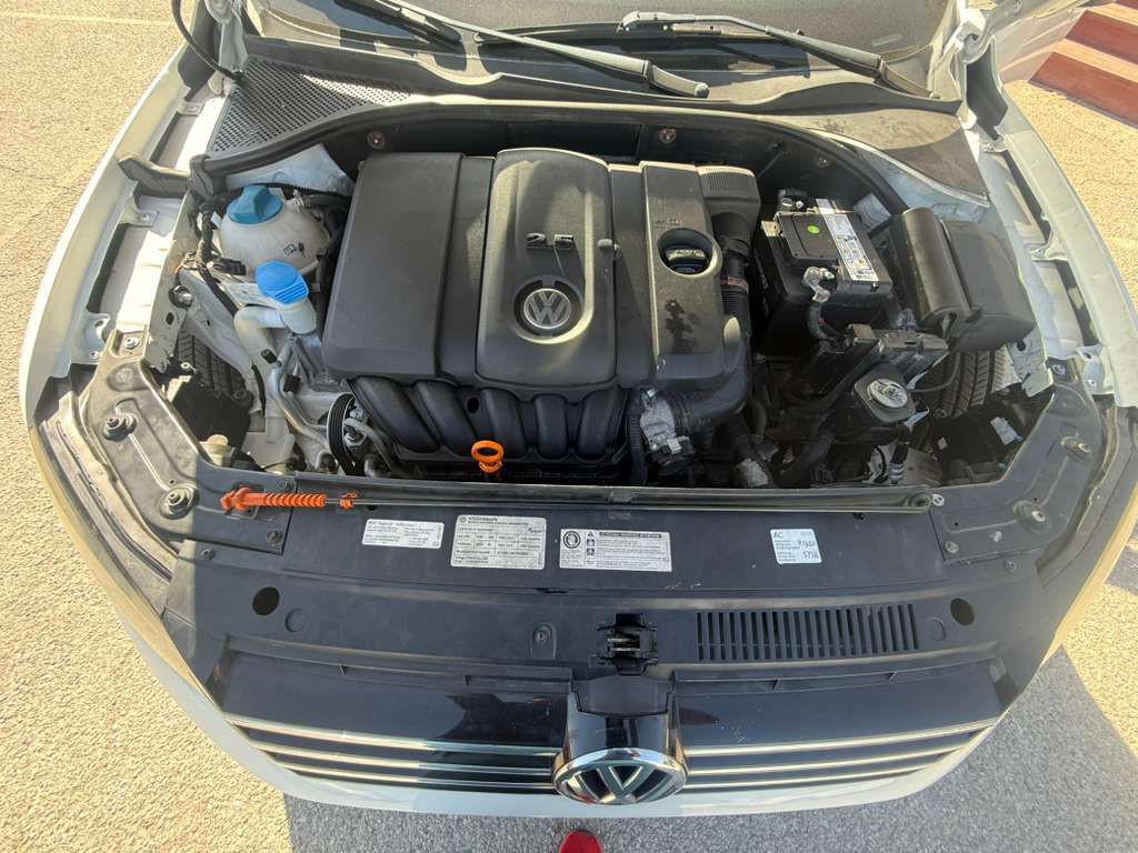 2012 Volkswagen Passat Image 16