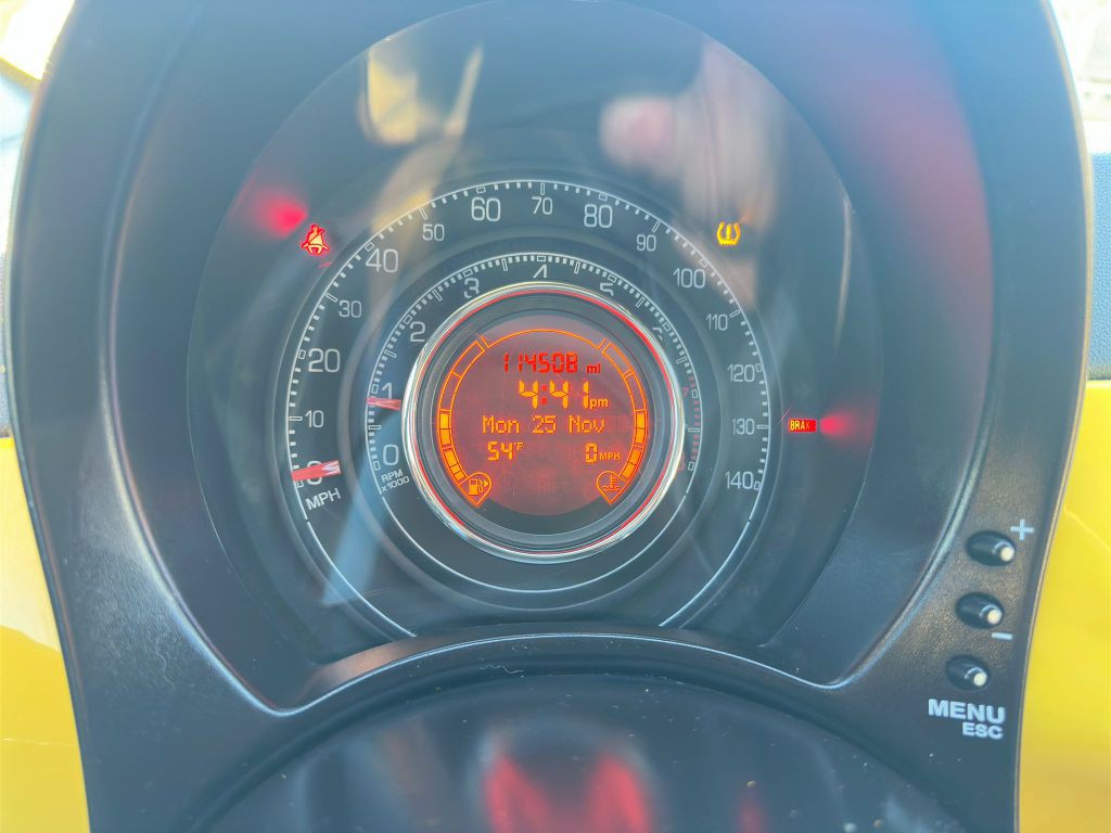 2014 FIAT 500L Image 10