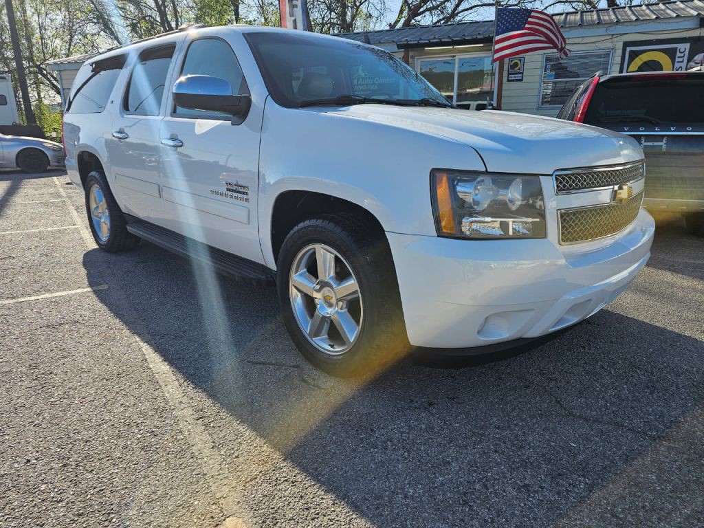 2012 Chevrolet Suburban Image 2