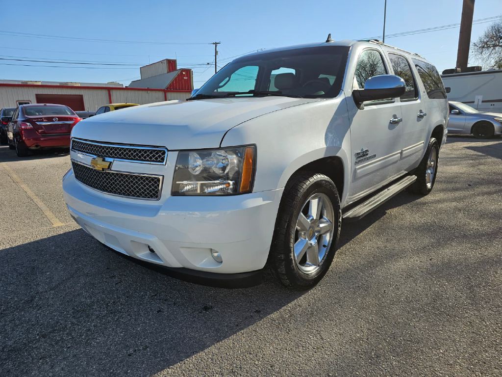 2012 Chevrolet Suburban Image 3