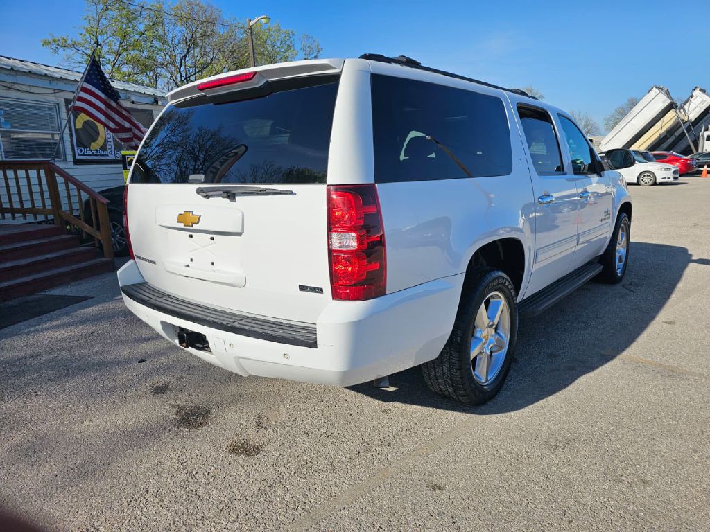 2012 Chevrolet Suburban Image 6