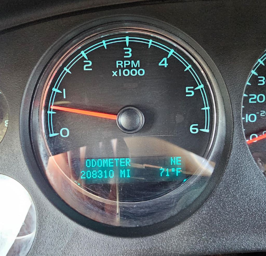 2012 Chevrolet Suburban Image 7