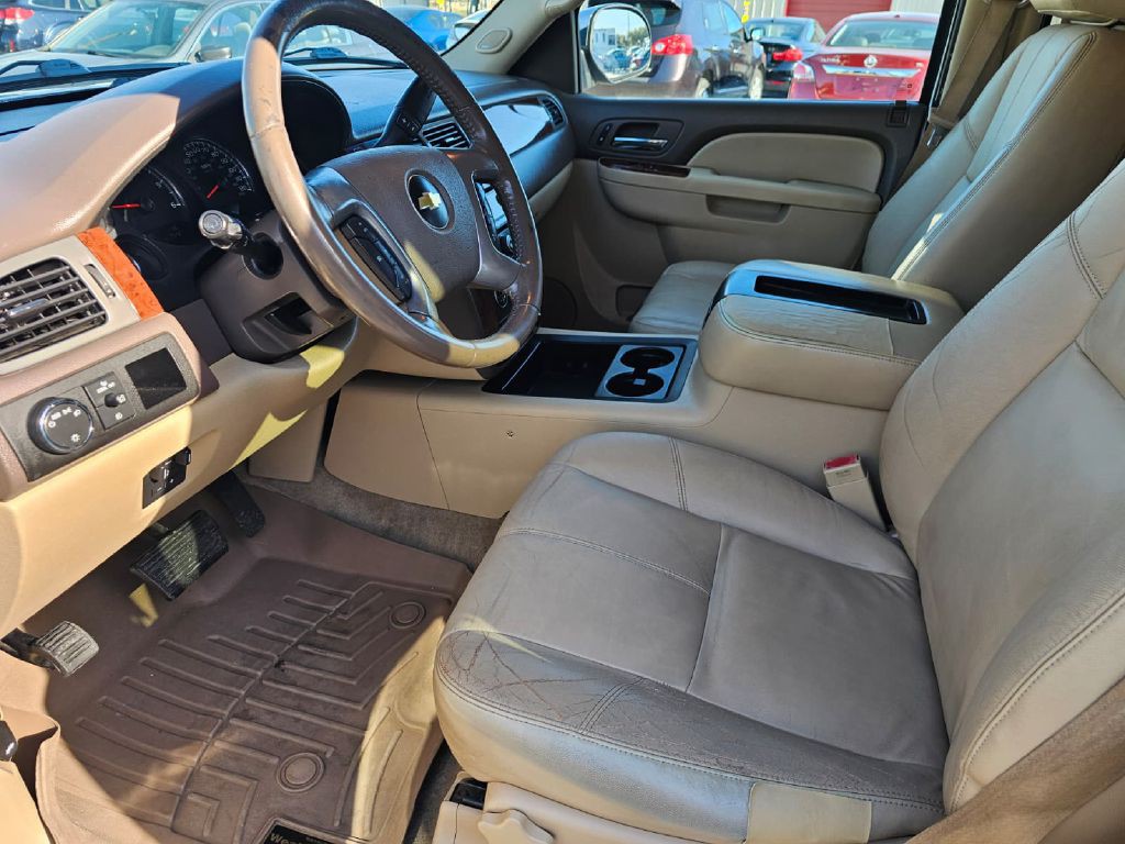 2012 Chevrolet Suburban Image 8