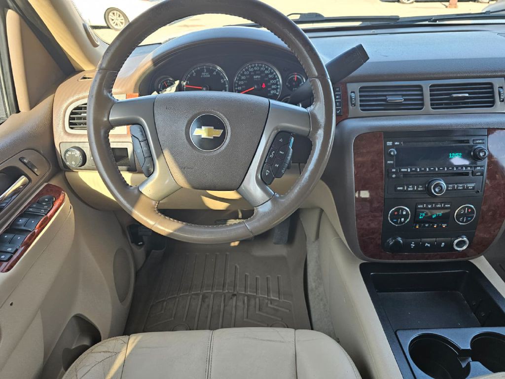 2012 Chevrolet Suburban Image 9