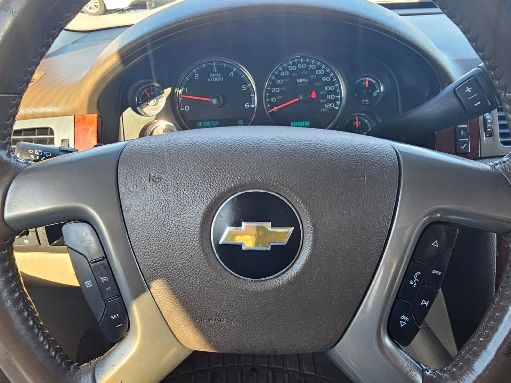 2012 Chevrolet Suburban Image 10