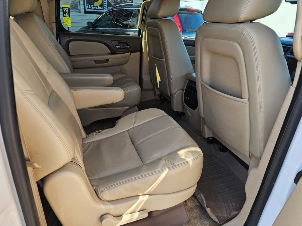 2012 Chevrolet Suburban Image 11