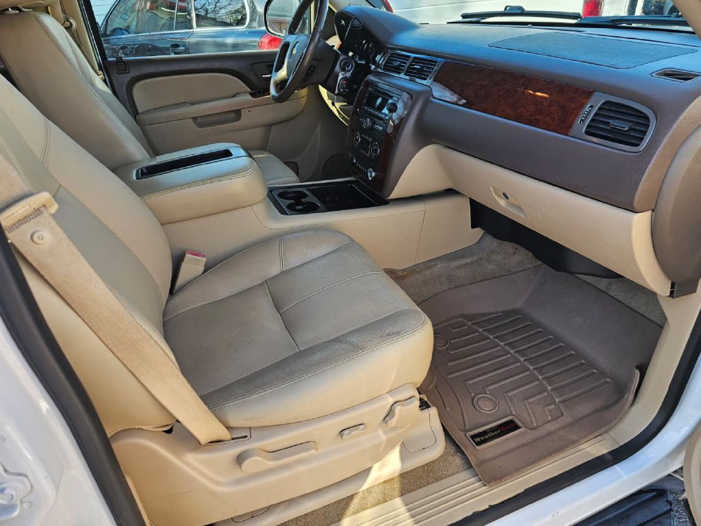 2012 Chevrolet Suburban Image 12