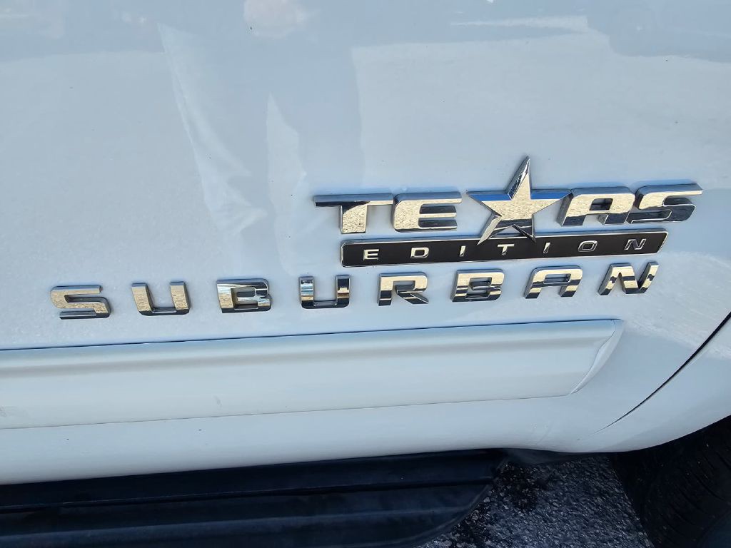 2012 Chevrolet Suburban Image 13