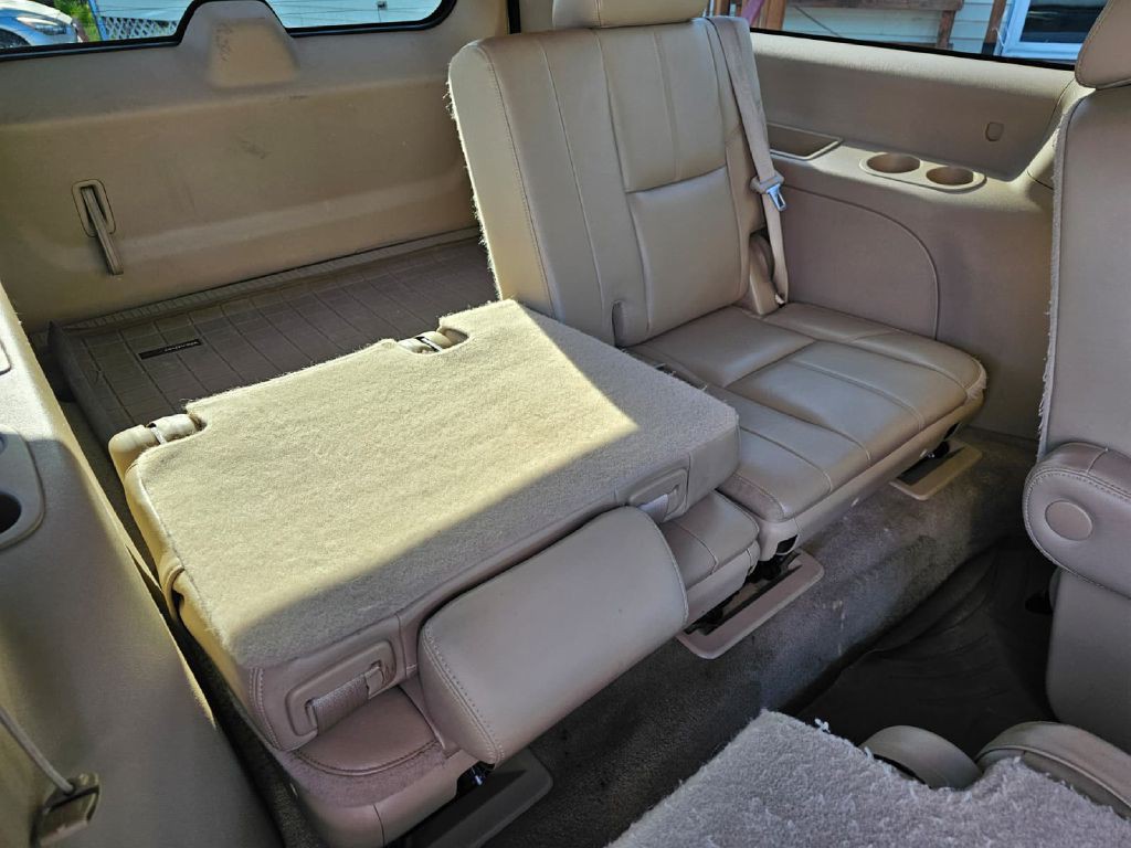2012 Chevrolet Suburban Image 14