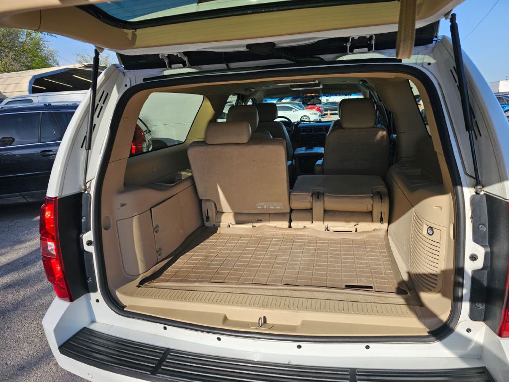 2012 Chevrolet Suburban Image 15
