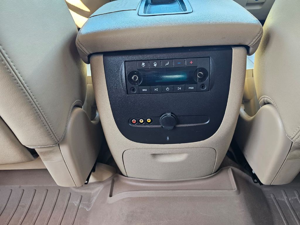 2012 Chevrolet Suburban Image 17