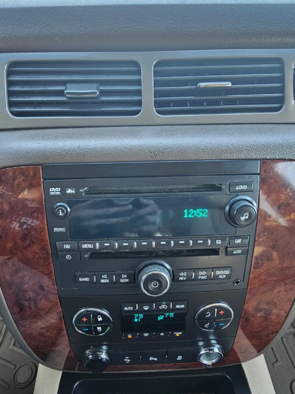 2012 Chevrolet Suburban Image 18