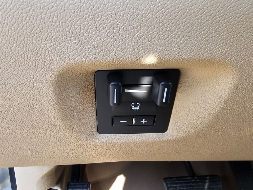 2012 Chevrolet Suburban Image 19