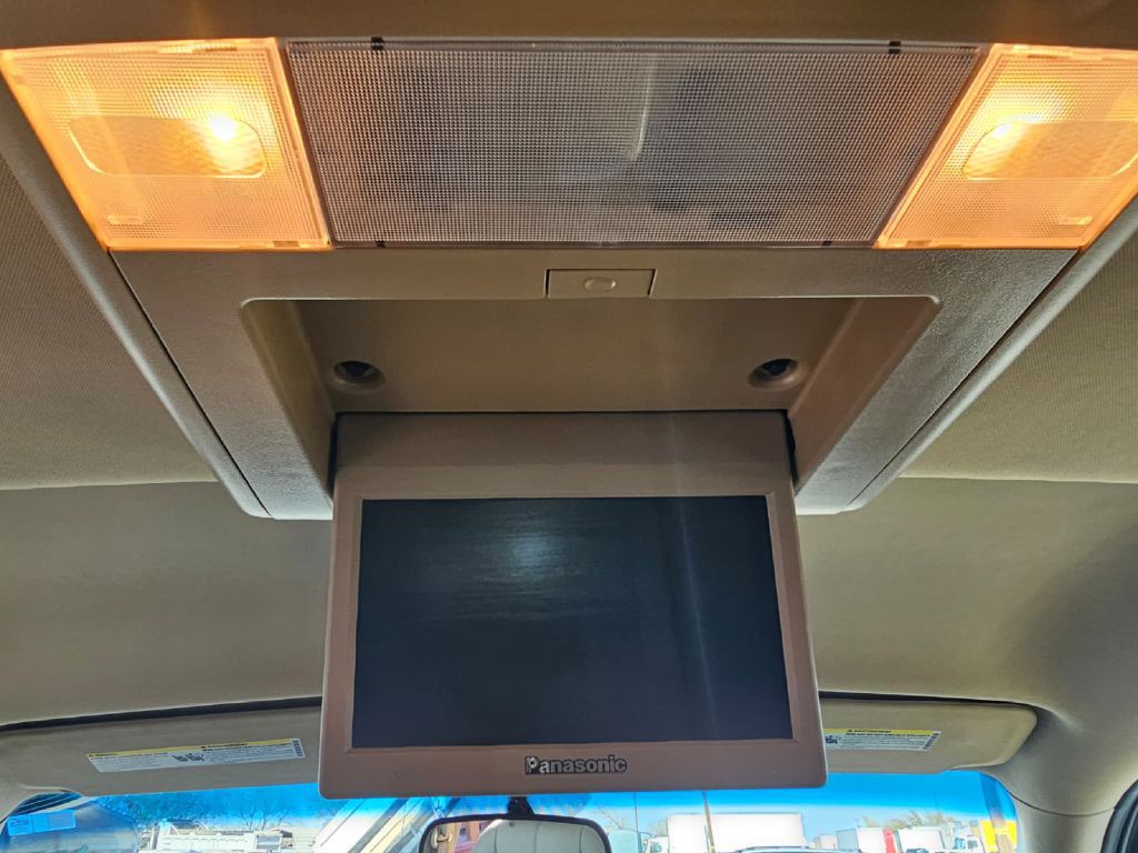 2012 Chevrolet Suburban Image 20