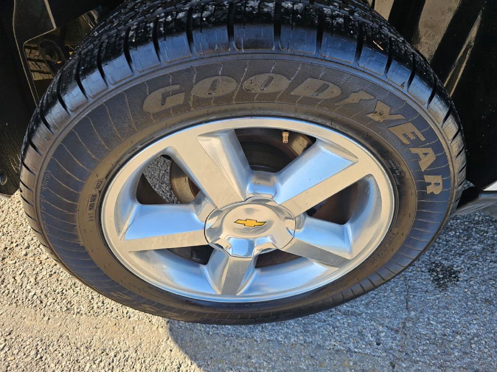 2012 Chevrolet Suburban Image 22