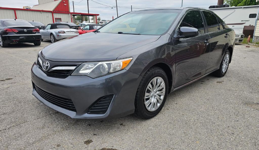 2013 Toyota Camry Image 3