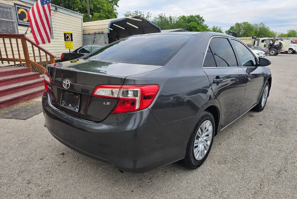 2013 Toyota Camry Image 6