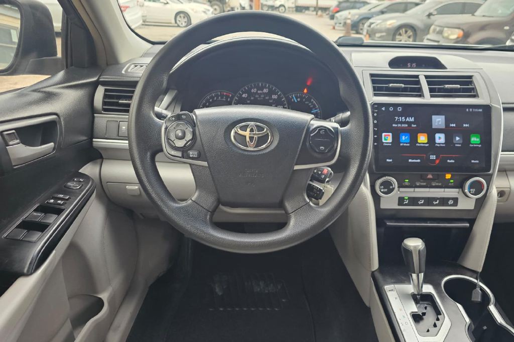 2013 Toyota Camry Image 8
