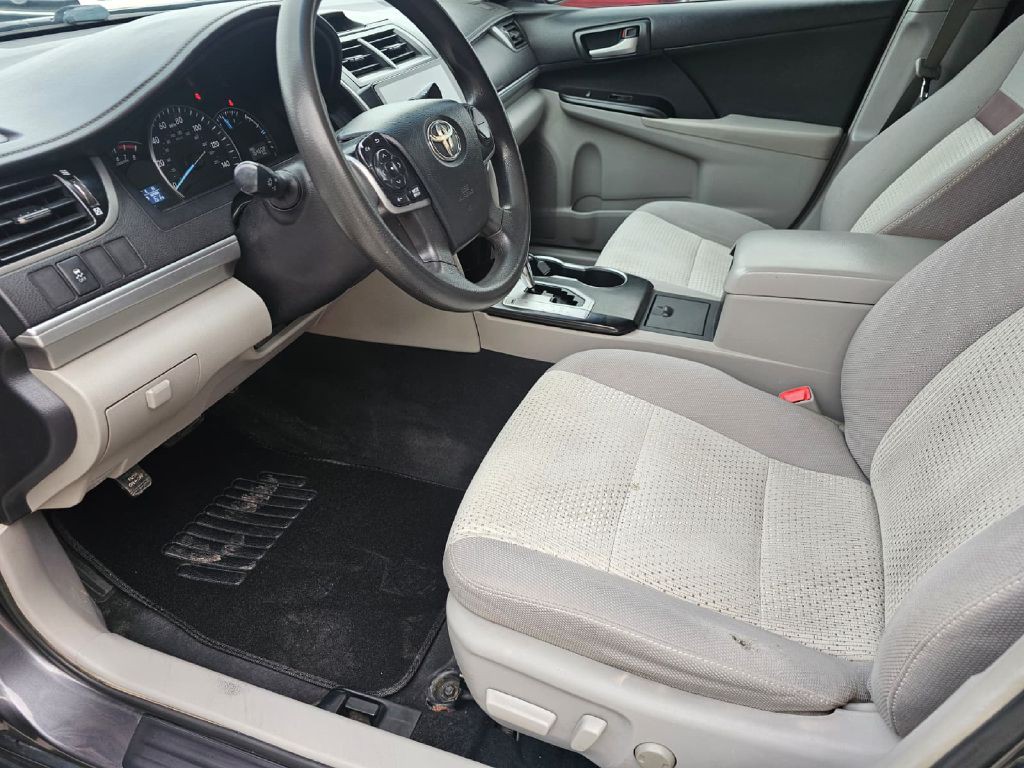 2013 Toyota Camry Image 10
