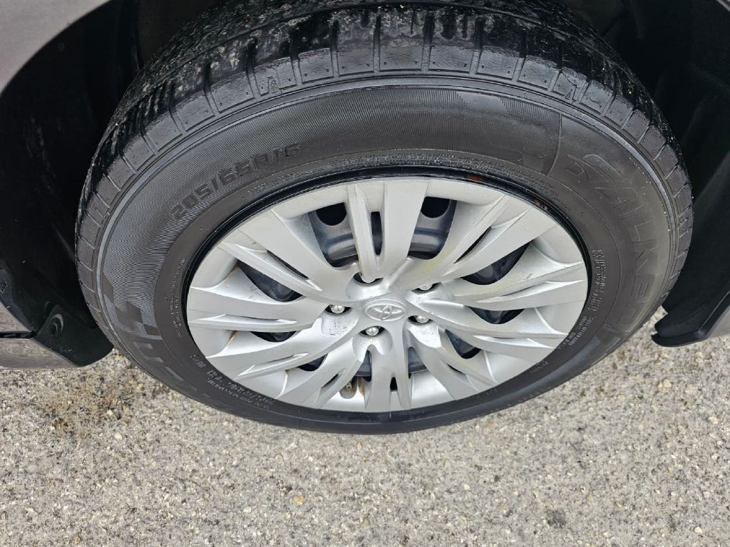 2013 Toyota Camry Image 17