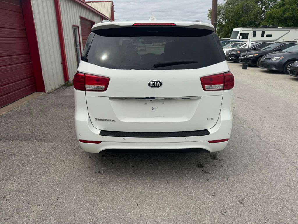 2016 Kia Sedona Image 4