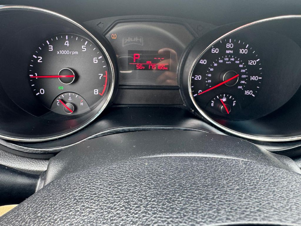 2016 Kia Sedona Image 7