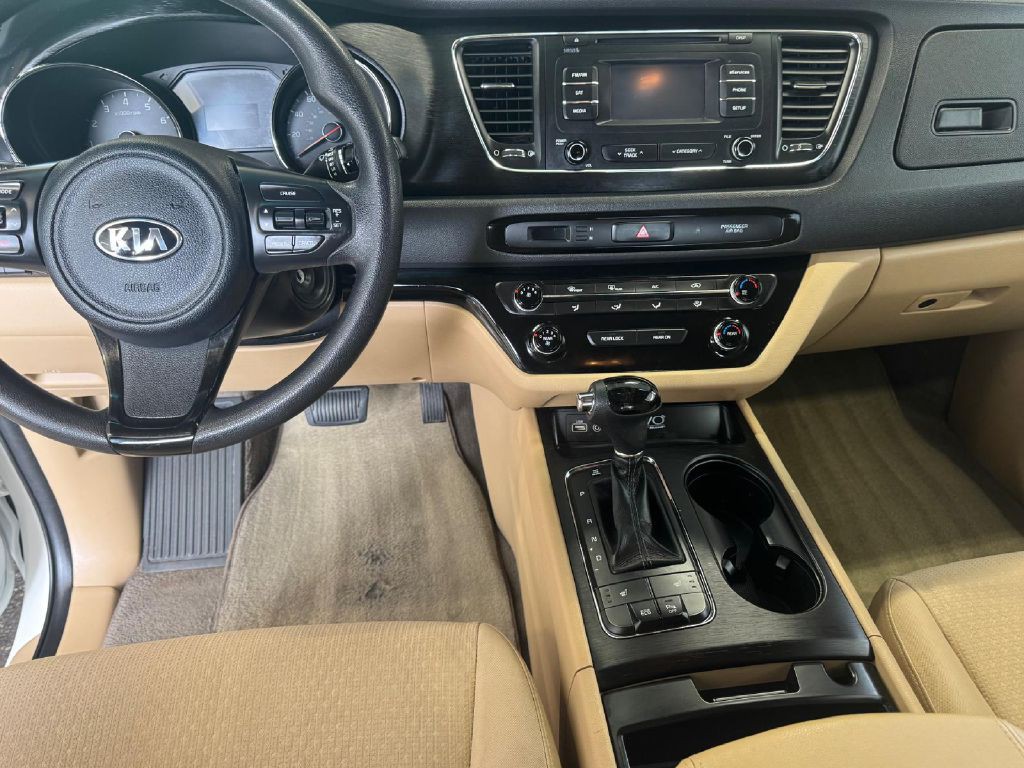 2016 Kia Sedona Image 8
