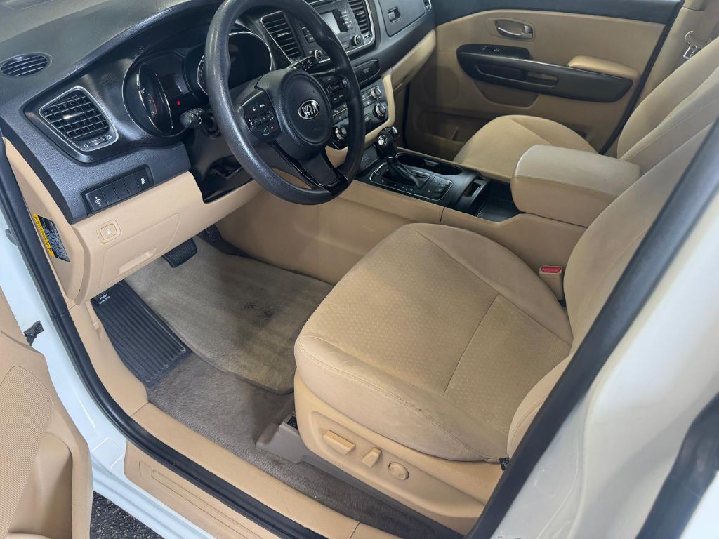 2016 Kia Sedona Image 10