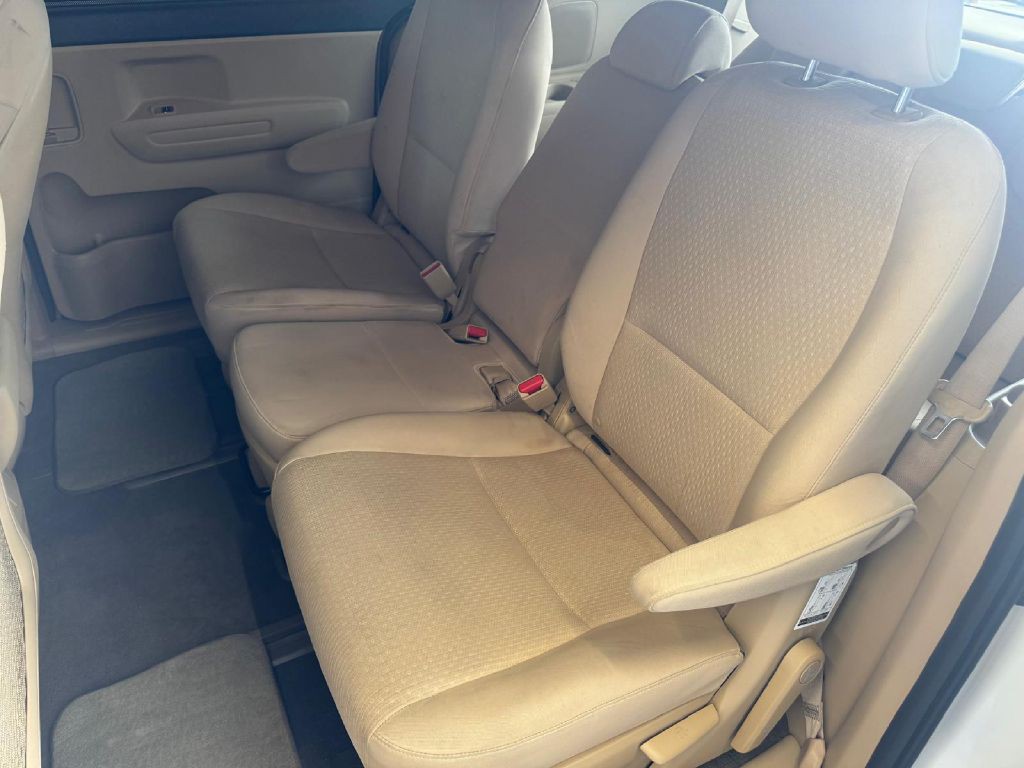 2016 Kia Sedona Image 12