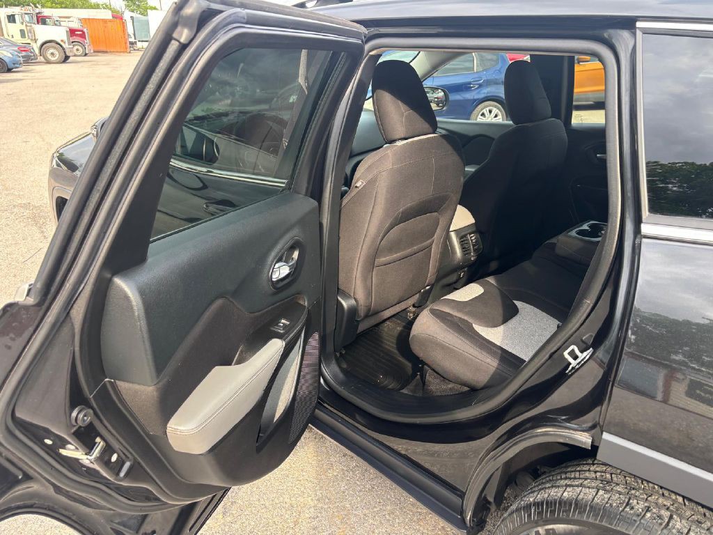 2014 Jeep Cherokee Image 12